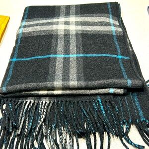 Burberry reversible shawl Black, Blue & White w pockets